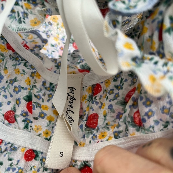 For love and Lemons strawberry kiss crop top and shorts : intimates - Picture 3 of 8